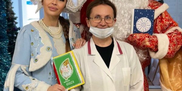 Дед Мороз и Снегурочка от наркологического центра